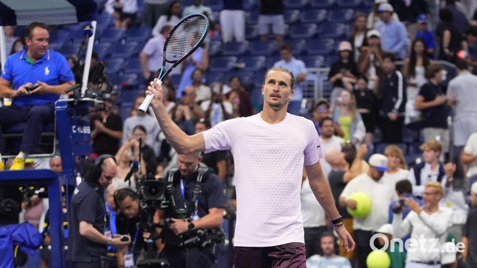 Alexander Zverev bedankt sich bei den Fans. Bild: Frank Franklin II/AP/dpa