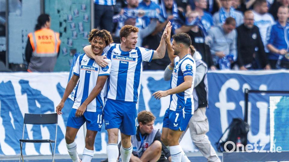 Adewumi (l.) ist für Hertha BSC derzeit Gold wert. Bild: Andreas Gora/dpa