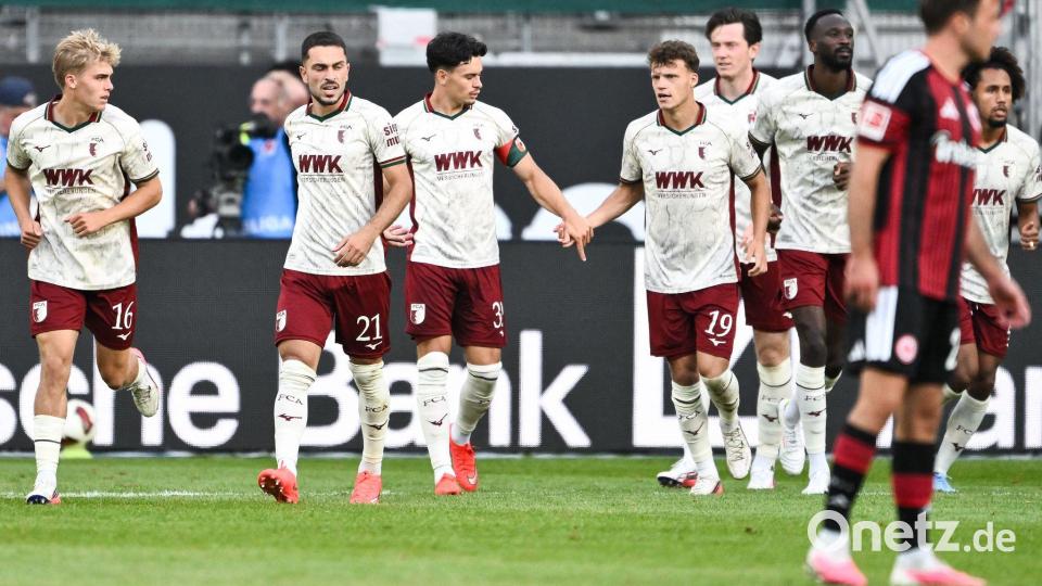 Der FC Augsburg bejubelte in Frankfurt den zweiten Saisonsieg. Bild: Florian Wiegand/dpa