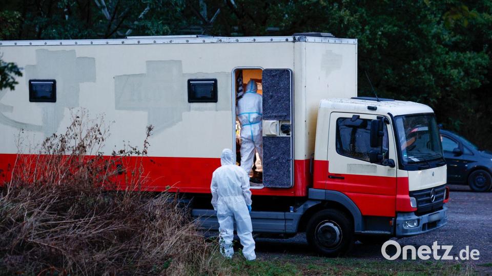 Am Freitag stürmte ein Spezialeinsatzkommando in Niederzier am Tagebau Hambach einen Lastwagen, der dem Gesuchten gehören soll. Bild: Thomas Banneyer/dpa