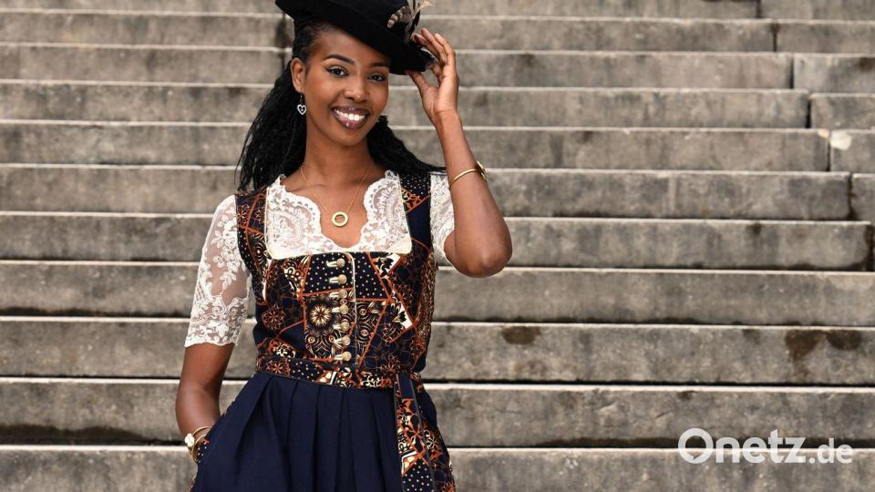 Auch ein Hut kann zum Dirndl passen. Bild: Felix Hörhager/dpa