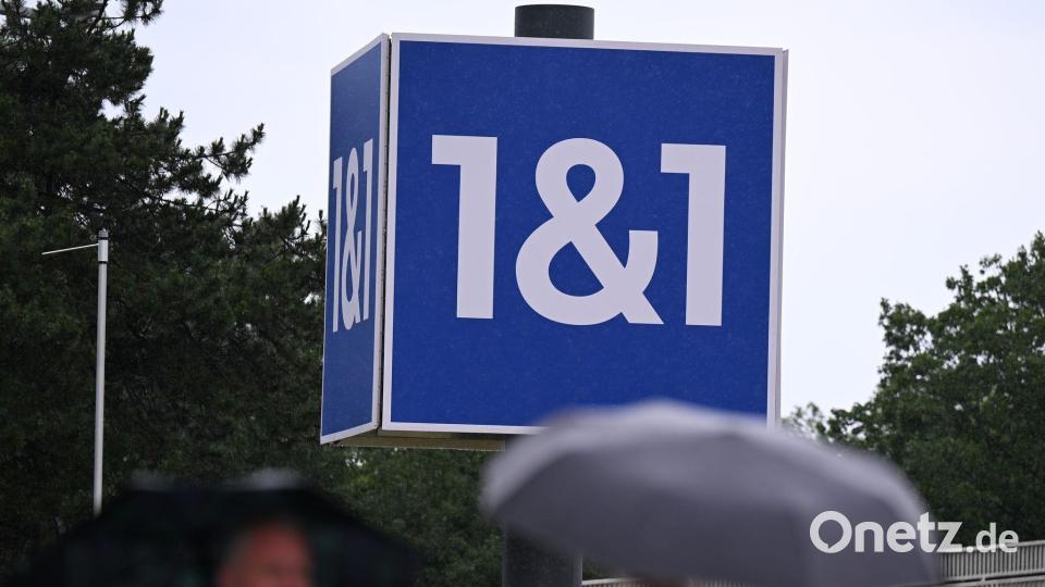 1&1-Logo am Düsseldorfer Standort des Konzerns. (Archivbild) Bild: Wolf von Dewitz/dpa