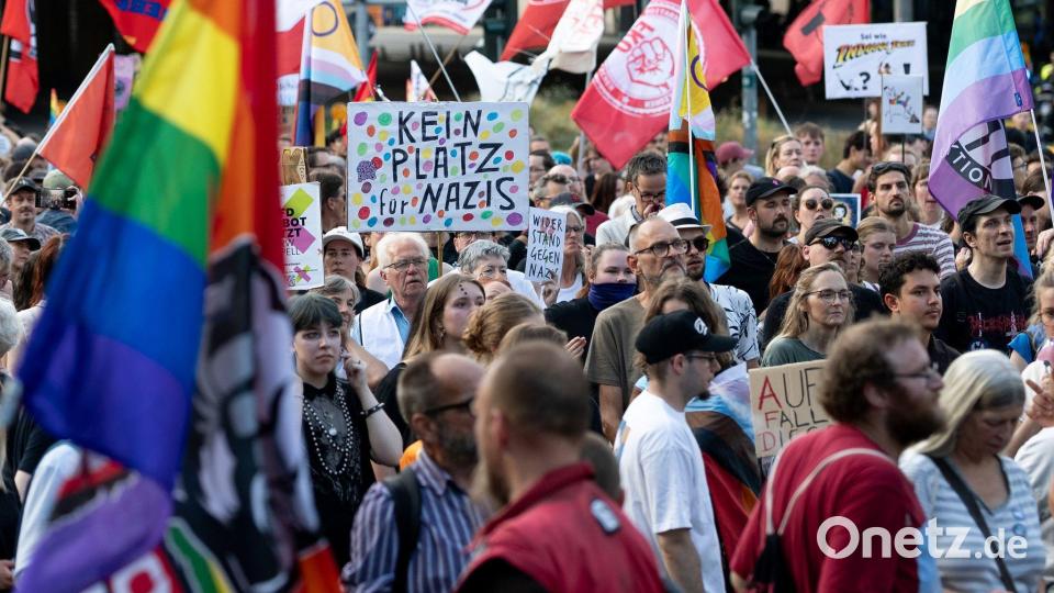 In Essen protestierten mehr als 1.000 Menschen gegen die AfD. Bild: Fabian Strauch/dpa