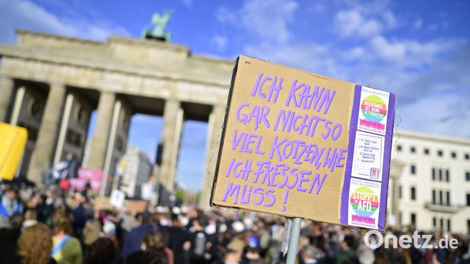 Campact und Fridays for Future hatten zu der Kundgebung am Brandenburger Tor aufgerufen. Bild: Fabian Sommer/dpa