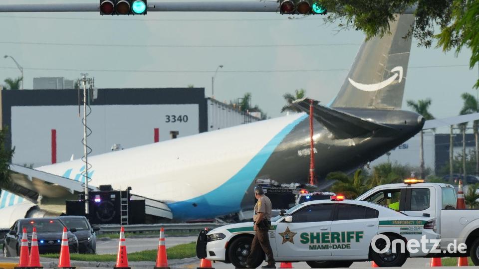Das Flugzeug rollte über eine Landebahn hinaus. Bild: Lynne Sladky/AP/dpa