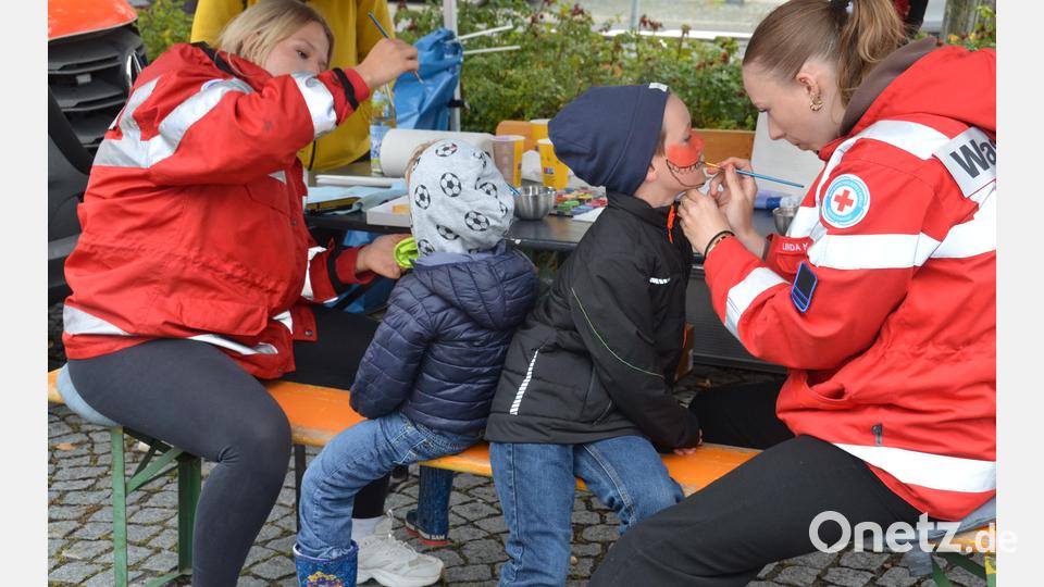 Wer Lust hat kann sich bei der Wasserwacht-Ortsgruppe wieder bunt bemalen lassen. Archivbild: Elisabeth Dobmayer