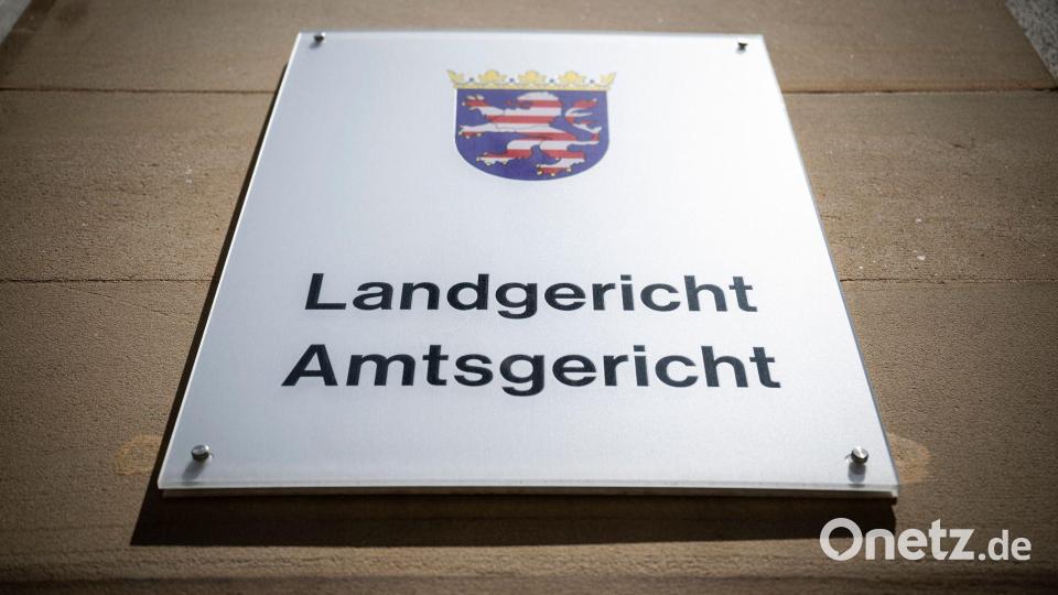 Vor dem Landgericht Frankfurt sollte die Schadenersatzklage eines ehemaligen Deutsche-Bank-Mitarbeiters in dieser Woche verhandelt werden. Nun hat der Kläger seine Klage zurückgezogen. (Symbolbild) Bild: Hannes P Albert/dpa
