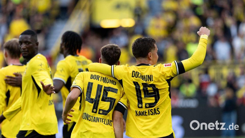 Karetsas (r) lässt den BVB von einer starken Saison träumen. (Archivbild) Bild: Fabian Strauch/dpa
