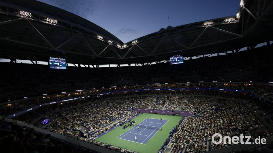 Ganz besondere Atmosphäre im Arthur Ashe Stadium. Bild: Adam Hunger/AP/dpa
