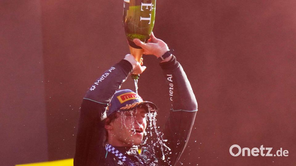 Kimi Antonelli genoss die Emotionen nach seinem Heimsieg. Bild: Luca Bruno/AP/dpa