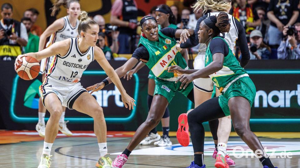 Leonie Fiebich und die deutschen Basketballerinnen stehen bei der Heim-WM in der Zwischenrunde. Bild: Andreas Gora/dpa