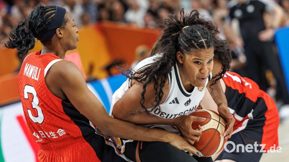 Die deutschen Basketballerinnen um Nyara Sabally gewannen gegen Japan. Bild: Andreas Gora/dpa