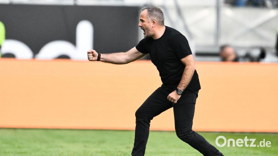 Trainer Manuel Baum hat den FC Augsburg erstmals an die Tabellenspitze der Fußball-Bundesliga geführt. Bild: Florian Wiegand/dpa
