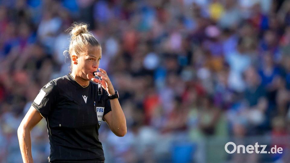 Désirée Blanco pfiff beim Spiel des FC Basel gegen den FC Lugano ihre letzte Partie in der ersten Schweizer Liga. Bild: Georgios Kefalas/KEYSTONE/dpa