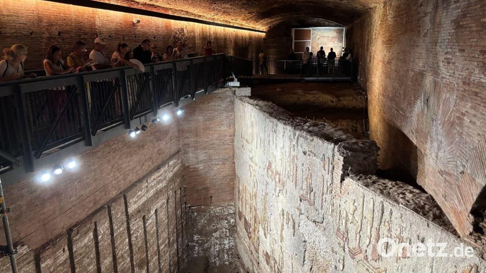 Besucher können künftig die unterirdische Galerie der Trajansthermen besichtigen. Bild: Robert Messer/dpa