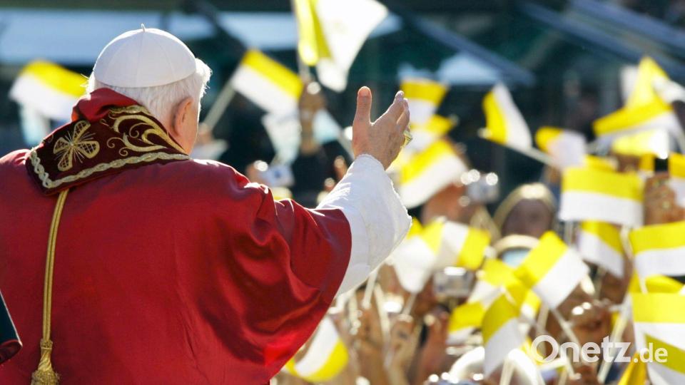 Auf dem Münchner Marienplatz jubelten zahlreiche Gläubige dem Papst aus Bayern zu. (Archivbild) Bild: picture-alliance/ dpa