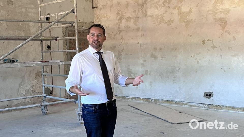 Dr. Matthias Schöberl in den Räumen des Hammerherrenschlosses in Theuern. Bild: Christine Hollederer