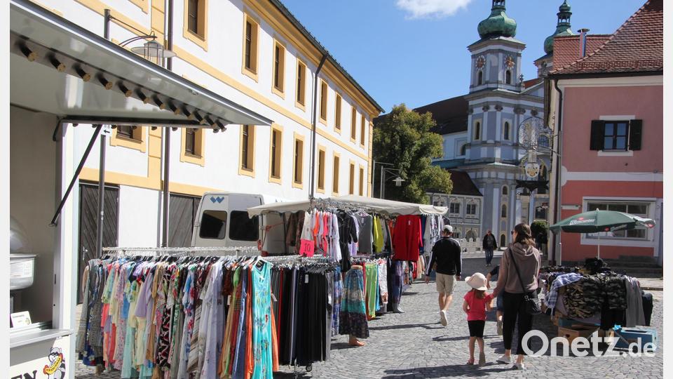 Wenig Interesse an Sommerbekleidung. Bild: Konrad Rosner