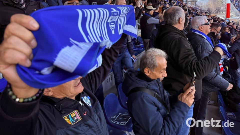 Fans von Como. (Archivbild) Bild: Christoph Sator/dpa