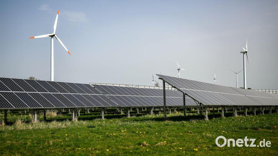 Wind und Sonne sind wichtige Stromlieferanten für Deutschland. (Symbolbild) Bild: Jan Woitas/dpa