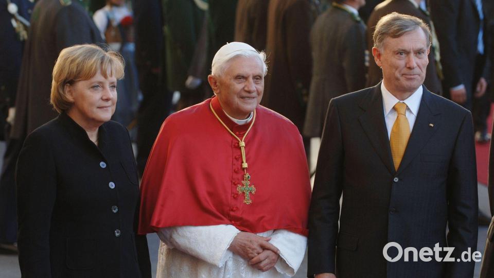 Die damalige Bundeskanzlerin Angela Merkel und der damalige Bundespräsident Horst Köhler trafen den Papst 2006 in München. (Archivbild) Bild: picture-alliance/ dpa