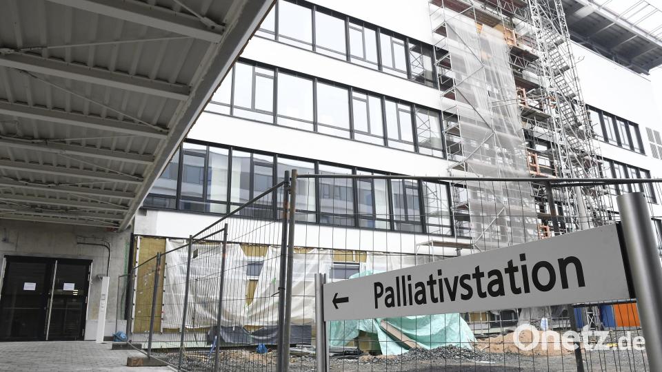 Der Eingang der neuen Palliativstation am Klinikum Weiden führt noch über eine Baustelle. Bild: Petra Hartl