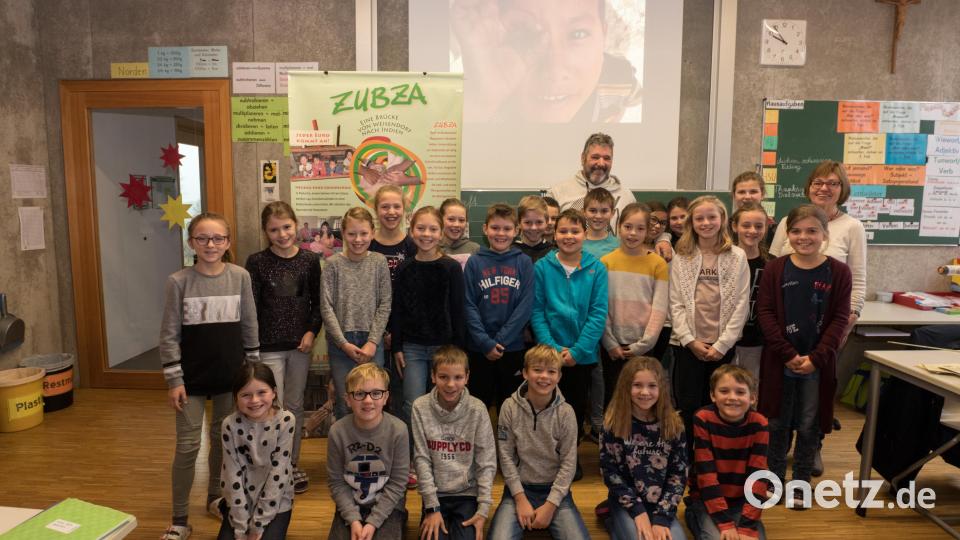 Die Klasse 4a der Grundschule Plößberg ist vom Hilfsprojekt begeistert und will Geld für eine Patenschaft sammeln. Bild: dtr