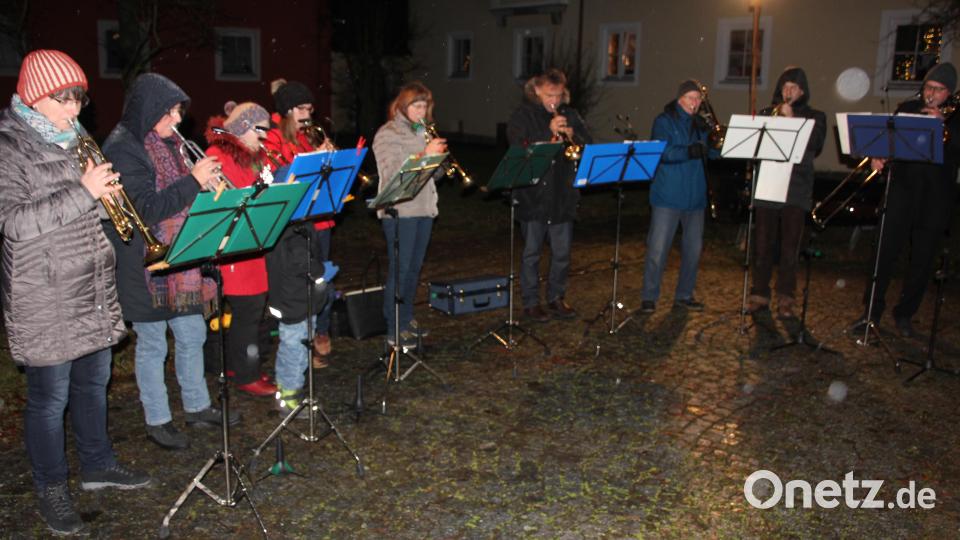Der Evangelische Posaunenchor spielt weihnachtliche Weisen. Bild: kro