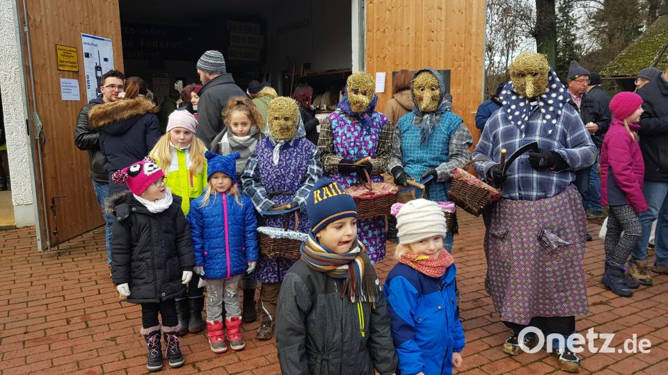 Gleich vier "Spechte" gibt es in Maiersreuth zu füttern. Bild: enz