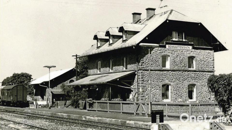 Der Prellbock im Bahnhof Schnaittenbach (links) war Endstation der Träume für einen Weiterbau nach Wernberg. Bild: Richard Haider