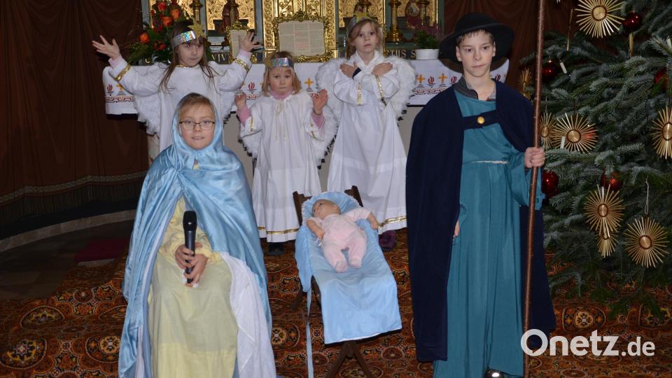 Die Kinder machten in ihrem Hirtenspiel die Geschichte um die Geburt Jesu lebendig. Bild: ga