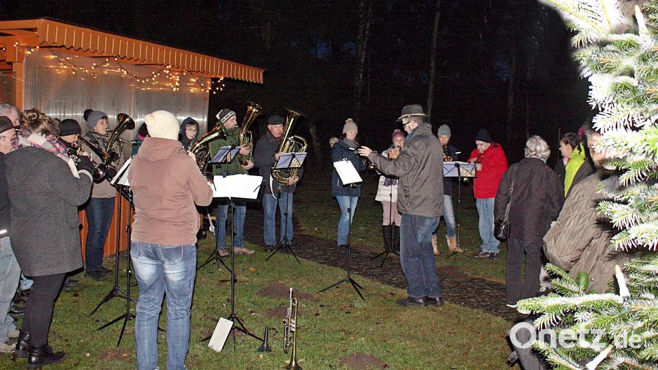 Der evangelische Posaunenchor gestaltet die Waldweihnacht musikalisch. Bild: R. Kreuzer