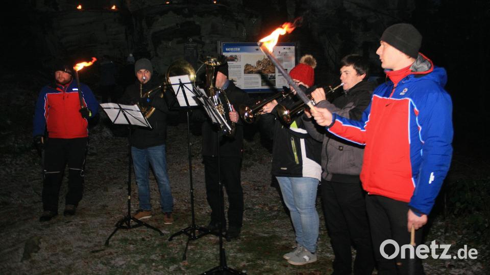 Musikalisch umrahmt wurde die Waldweihnacht auch von den Bläsern aus Wiesau. Bild: wro