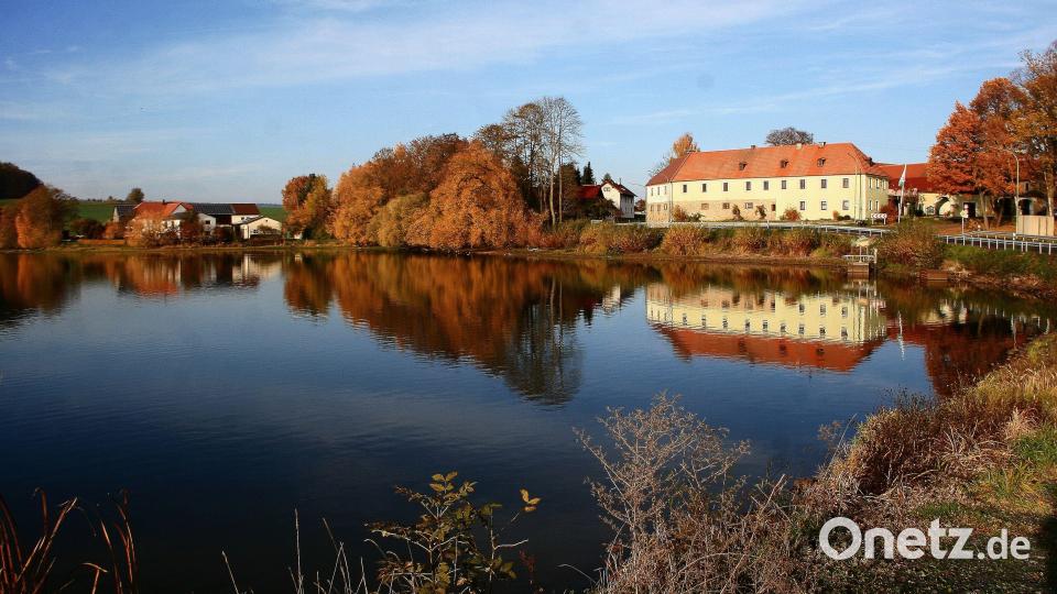 Durch seine Lage am Weiher gilt Kornthan als das wohl „schönste Fischerdorf Altbayerns“. Archivbild: wro