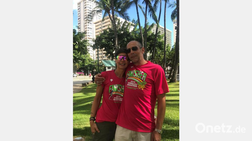 Glücklich über das Geleistete: Stefan Falter und seine Ehefrau Daniela Krämer in Honolulu. Bild: exb