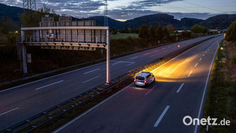 Der Verkehr wurde während der langen Sperrung umgeleitet. Bild: Philipp von Ditfurth/dpa