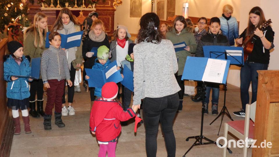 Der Kinderchor unter der Leitung von Christine Pühl bereicherte das Krippenspiel mit seinem schönen Gesang. Bild: rpp