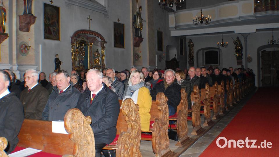 Die Pfarrkirche St. Laurentius war voll besetzt. Bild: enz