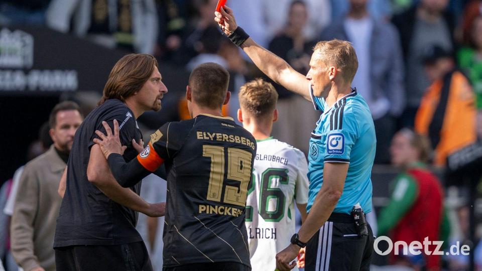 Sah Rot im Spiel gegen Borussia Mönchengladbach: SVE-Coach Vincent Wagner. Bild: David Inderlied/dpa