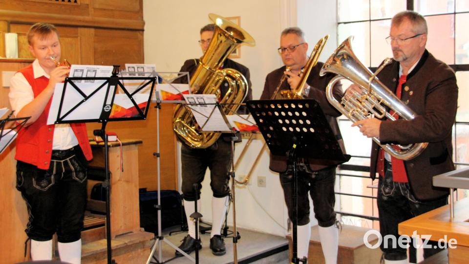 Die Bläsergruppe „St. Ägidius“ spielt bei der Kinderkrippenfeier. Bild: bjo