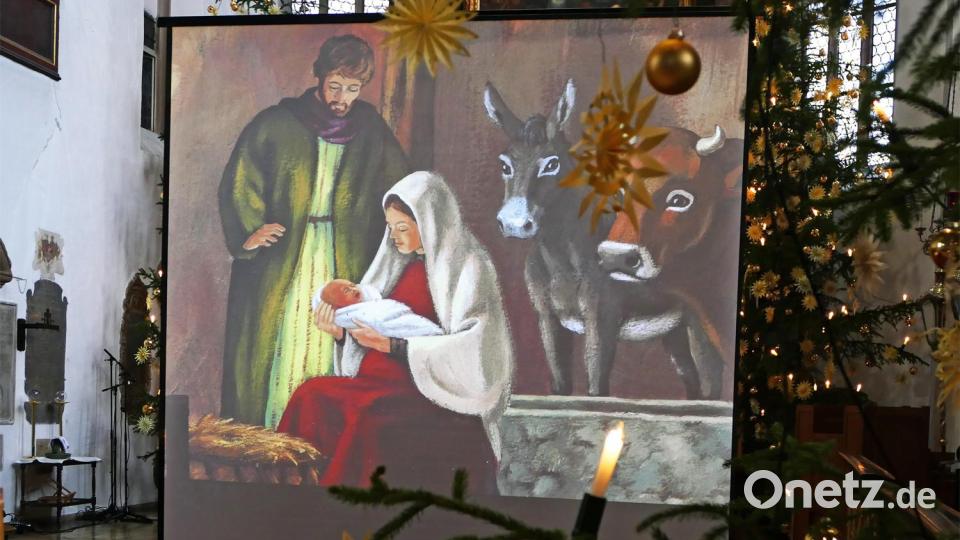 Mit Bildern wurde die Geschichte um die Geburt des Jesuskindes im Stall von Bethlehem gezeigt. Bild: wbe