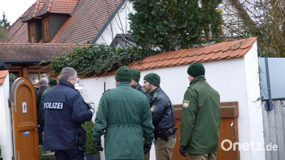 Die Polizei am Tatort in Wernberg-Köblitz. Zur Aufklärung des Falls wurde bei der Kripo Amberg die "Einsatzgruppe Wernberg" gebildet. Archivbild: cv