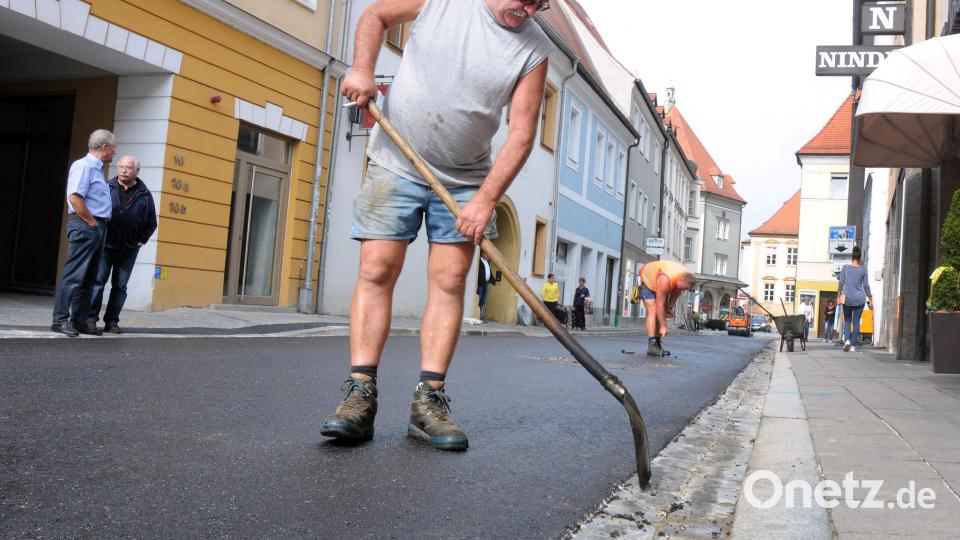 An allen Ecken und Enden der Stadt sind Arbeiter im Einsatz unter anderem auch bei der Kanal-Erneuerung in der Altstadt. Bild: Stephan Huber