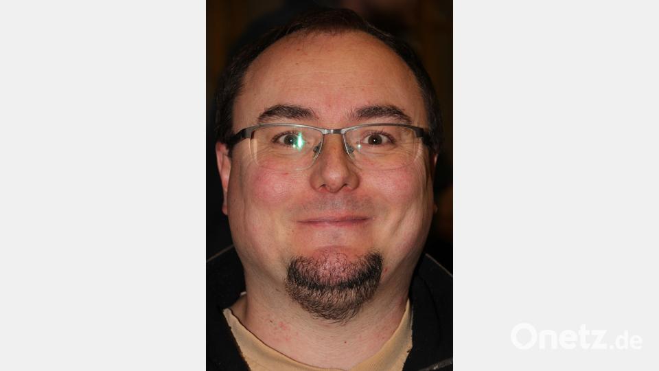 Andreas Benesch, Hermannsreuth: Der dreifache Familienvater mag es eher etwas dezenter. „Ich habe ein Feuerwerk in einem Discounter für 6,99 Euro gekauft. Mit meiner Familie wird dies entzündet.“ Er meint, dass das Feuerwerk an Silvester eine lange Tradition hat. "Aber es sollte in Maßen stattfinden.“ Auf keinen Fall würde er Tschechen-Böller kaufen: „Die sind doch viel zu gefährlich.“ Bild: kro