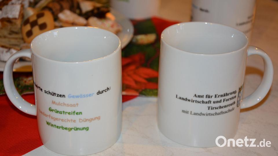 450 solcher Tassen für Anbieter von "Urlaub auf dem Bauernhof" hat das Amt für Ernährung, Landwirtschaft und Forsten herstellen lassen. Bild: jr