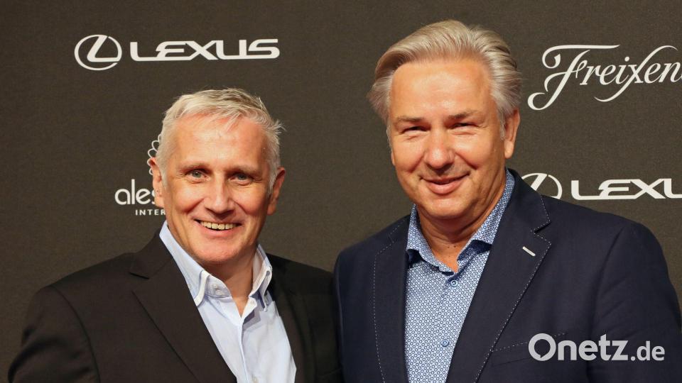 Klaus Wowereit und sein langjähriger Partner Jörn Kubicki im Jahr 2015. Kubicki starb 2020. (Archivbild) Bild: picture alliance / dpa