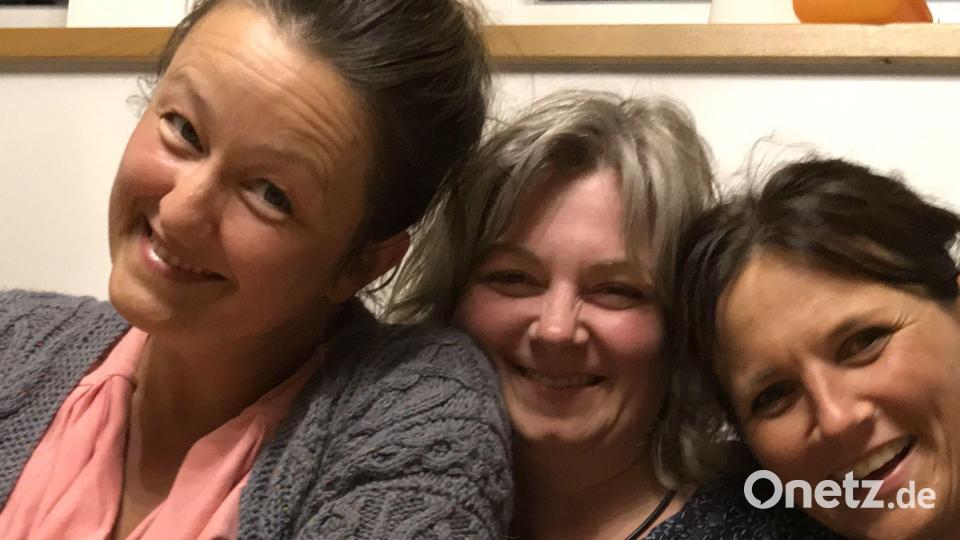 Beim Verein "Stiftland-Sternenkinder" stehen (von rechts) Beatrix Kempf und Silke Rosner an der Spitze. Links im Bild Birgit Bleistein, wie die beiden Krankenschwester. Bild: exb