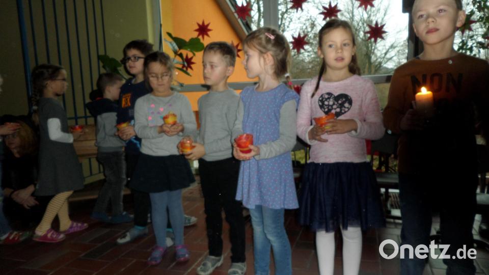 Ein bunter Reigen von Liedern, Gedichten, Spielstücken und einem Tanz sorgten für ein abwechslungsreiches Programm. Bild: ela