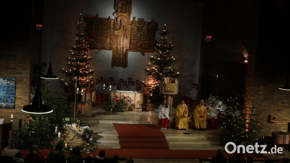 Zur Christmette trafen sich die Gläubigen der Pfarrei Dürnsricht Wolfring und der Expositur Högling in der Pfarrkirche in Dürnsricht. Bild: nib