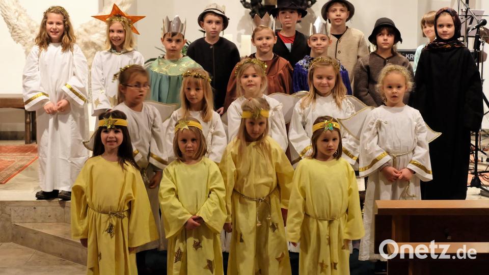 Himmlische Darsteller für die Kindermette, die sich schon sehr auf den Heiligen Abend freuen. Bild: wlr